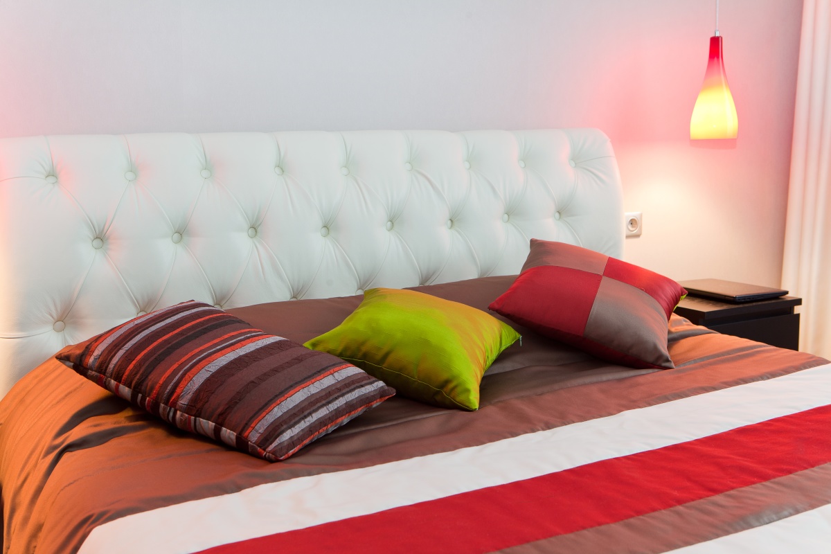 Пошив чехла на подушку с наполнением - изображение 1 - заказать онлайн в салоне штор Benone в Голицыно